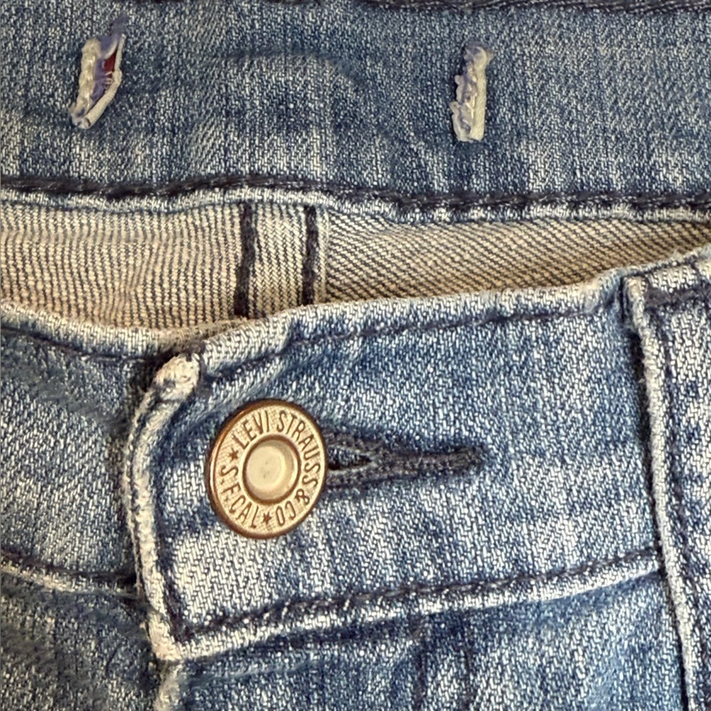 Vintage Levi Jeans Womens Size 31” waist flare bottoms embellished pockets - Picture 3 of 8